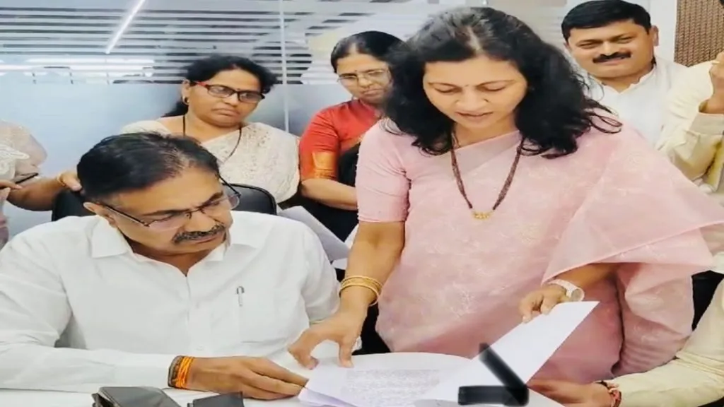 महालक्ष्मी कंपनीची वीज दोडामार्ग तालुक्याला देण्यात यावी