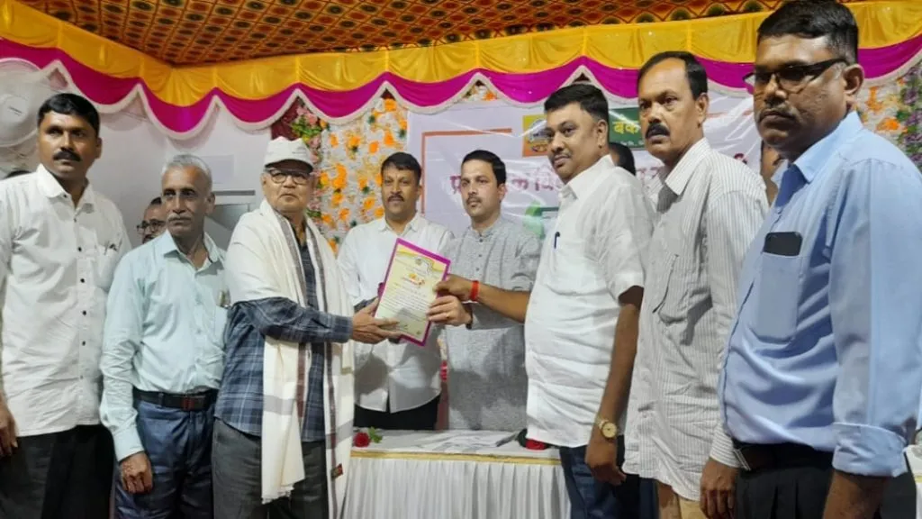 सावंतवाडी तालुक्यातील १०० टक्के वसुली केलेल्या १६ संस्थांचा गौरव
