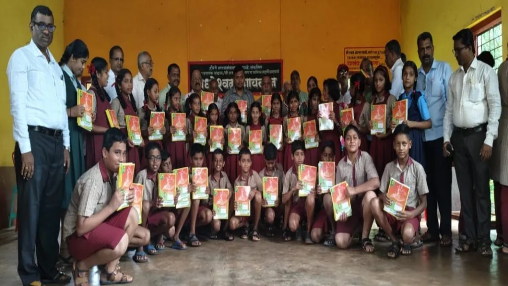तळवडे जिल्हा परिषद मधील २१०० विद्यार्थ्यांना शैक्षणिक साहित्य वाटप