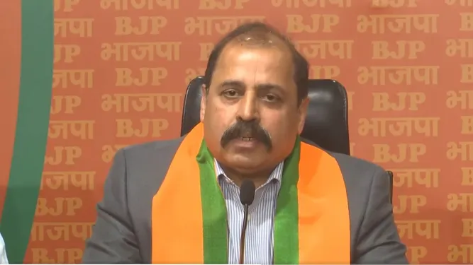 सैन्याला राजकारणात ओढणे चुकीचे It is wrong to involve the army in politics