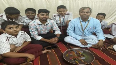 केदार टेमकर यांनी साकारली विठुरायाची पाण्यावरील रांगोळी