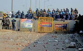 7 दिवसात शंभू बॉर्डरवरील बॅरिकेड्स हटवा Remove barricades on Shambhu border within 7 days