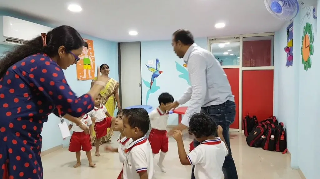 बहुरुपी शिक्षक A versatile teacher