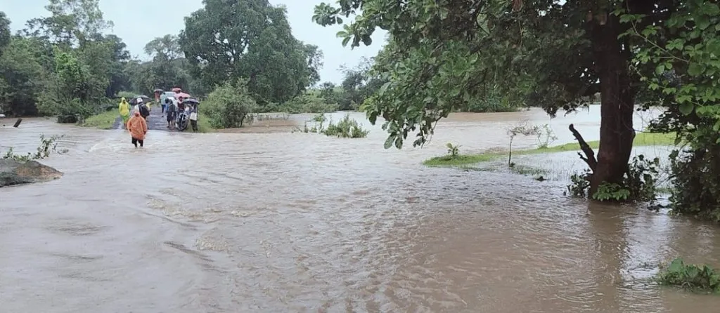 Water on Deorai bridge, inconvenience to students-citizens