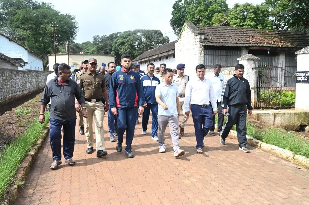 Early morning raid on Hindalga Jail