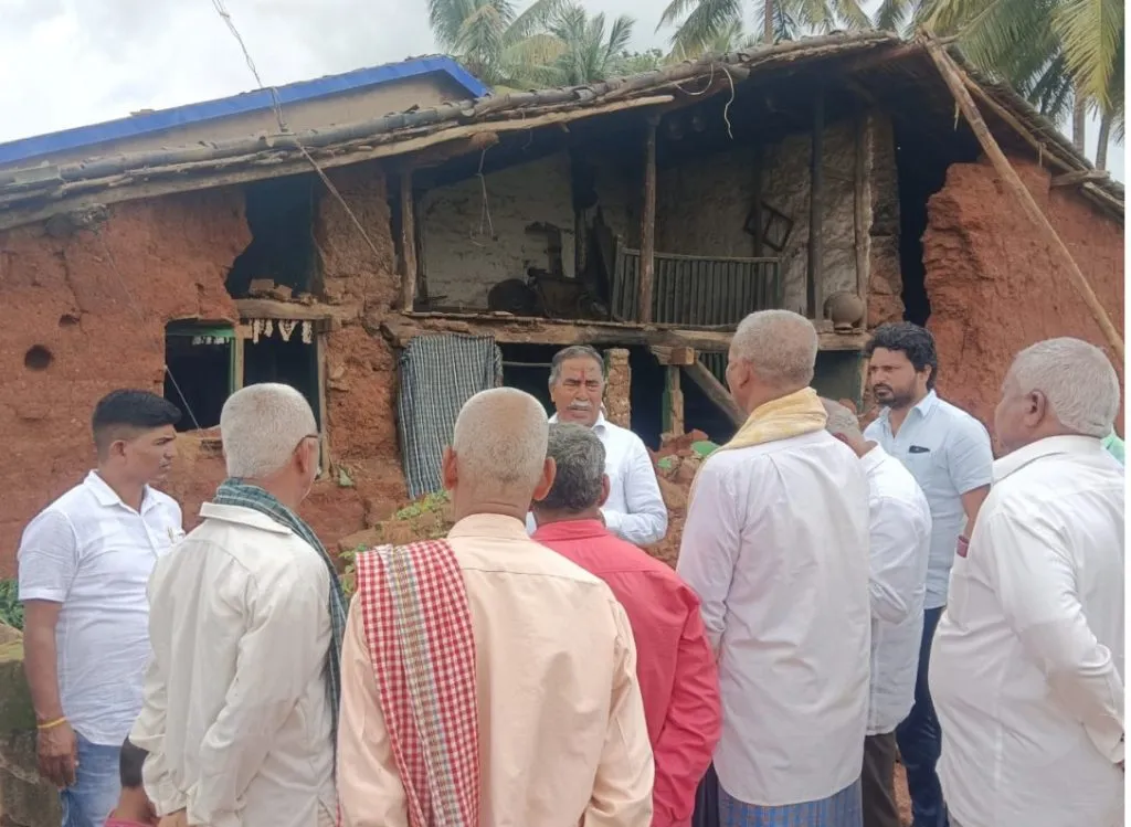 Inspection of house collapses in eastern area by MLAs