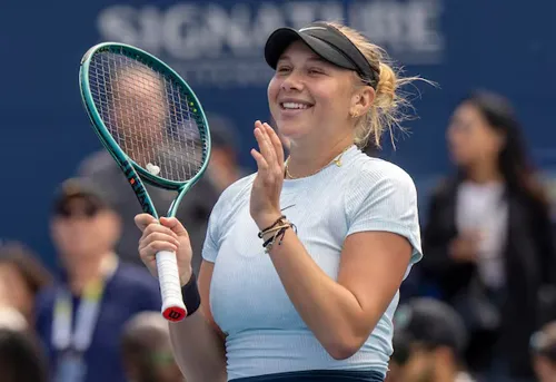 अॅनीसिमोव्हा अंतिम फेरीत Anisimova in the final