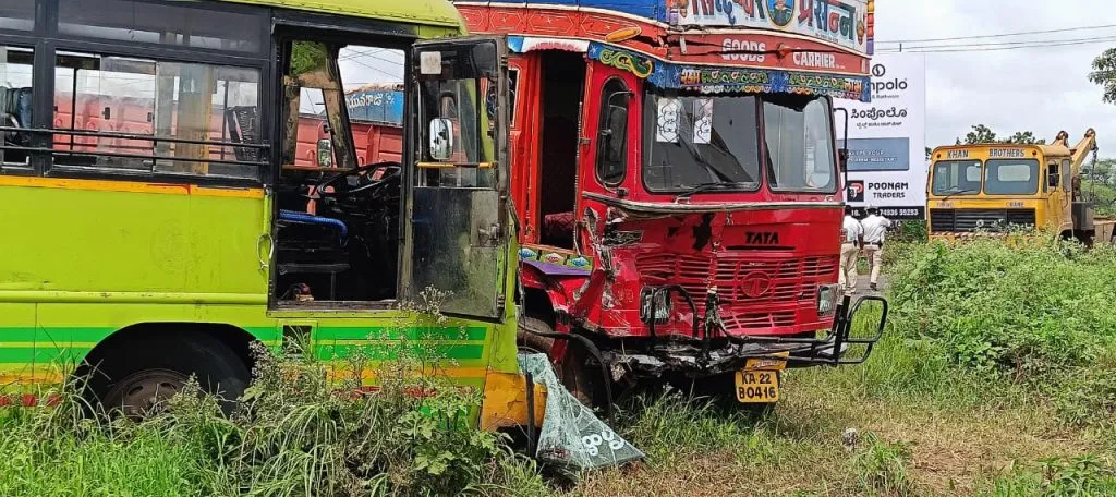 Transport Bus-Truck collision near Sambriya