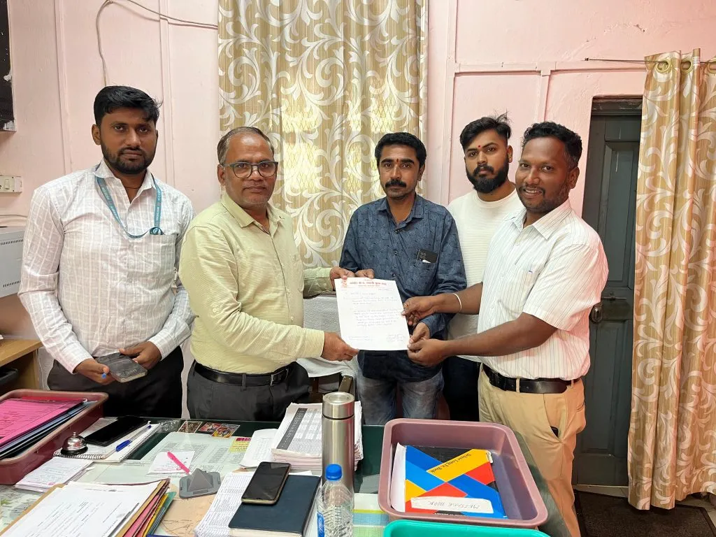 महाद्वार रोडवरील एरियल बंच केबलसह विद्युतवाहिन्यांची उंची वाढवा Increase the height of power lines with aerial bunch cables on Mahadwar Road