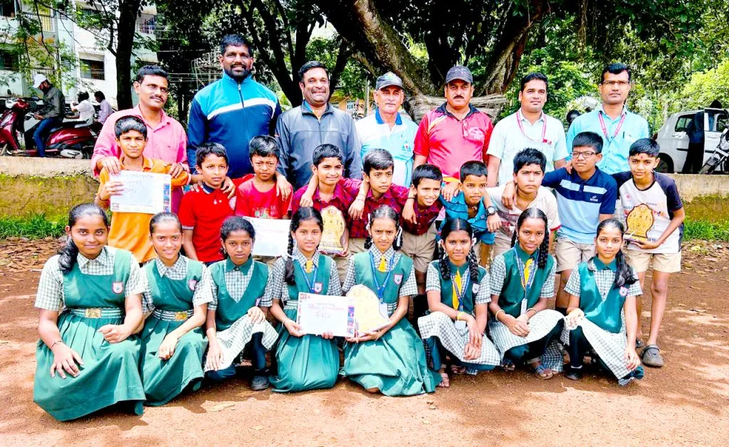 Thalakwadi, Balika Adarsh ​​Winners in Ball Badminton Tournament