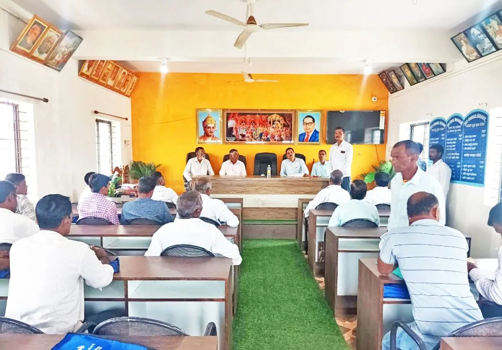 Guidance camp to prevent pest infestation on crops