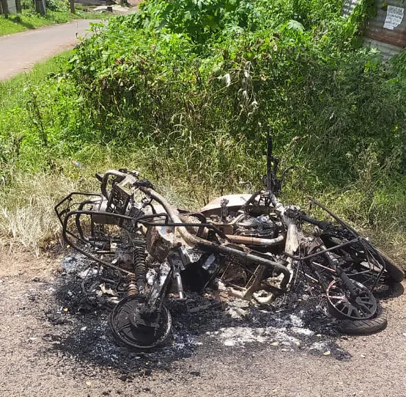 Two bikes were set on fire by unknown persons in Vinayaknagar