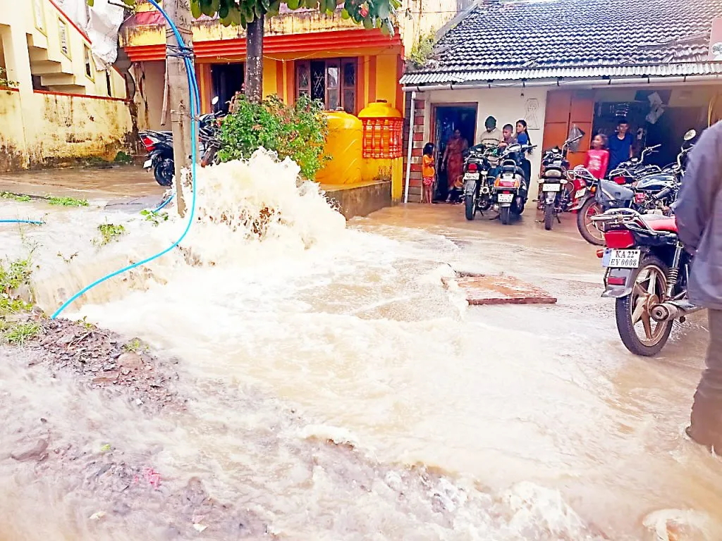 Cloudburst like rain in Halga-Bastwar area