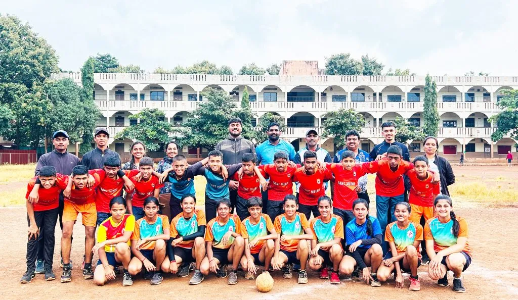 Balika Adarsh, Sant Meera winners in handball competition