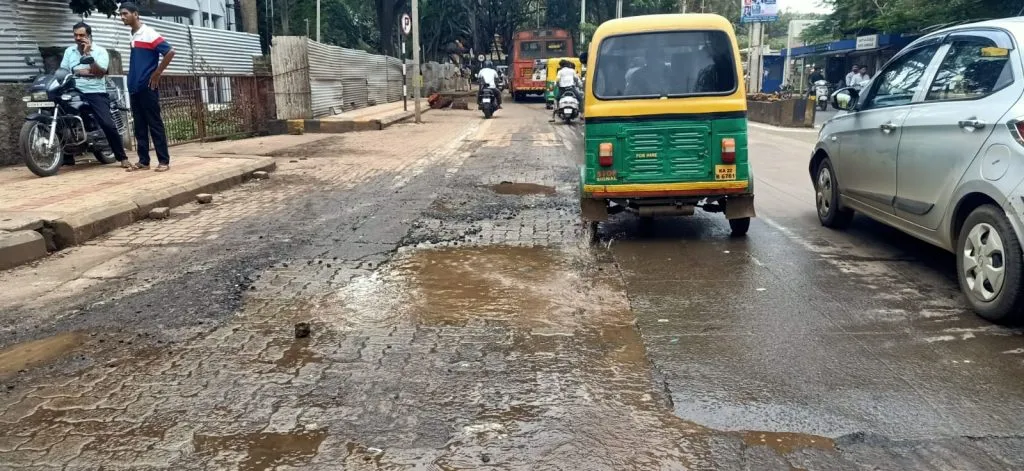 Fatal pothole in front of RTO office