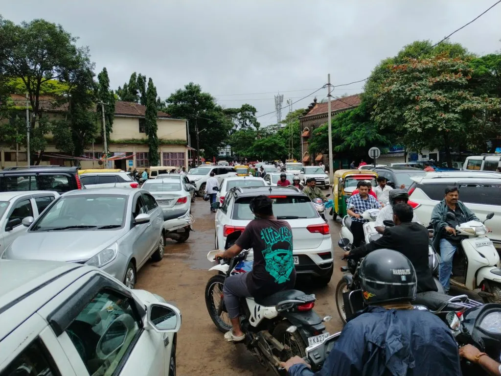 Demand to discipline the parking in the Collectorate premises