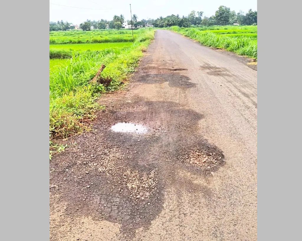 Plight of Shindoli Cross-Basarikatti Road