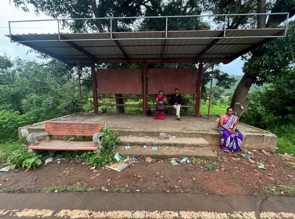 नंदगड बसस्थानकाचे काम अर्धवट The work of Nandgarh Bus Stand is incomplete