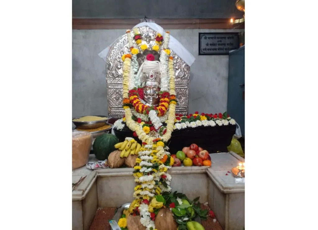 Abhishek at Angol Kalmeshwar temple