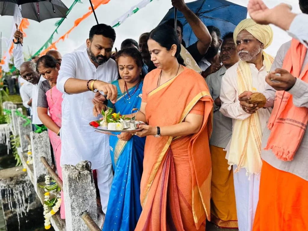 Ganga Puja of the lake by Minister Hebbalkar