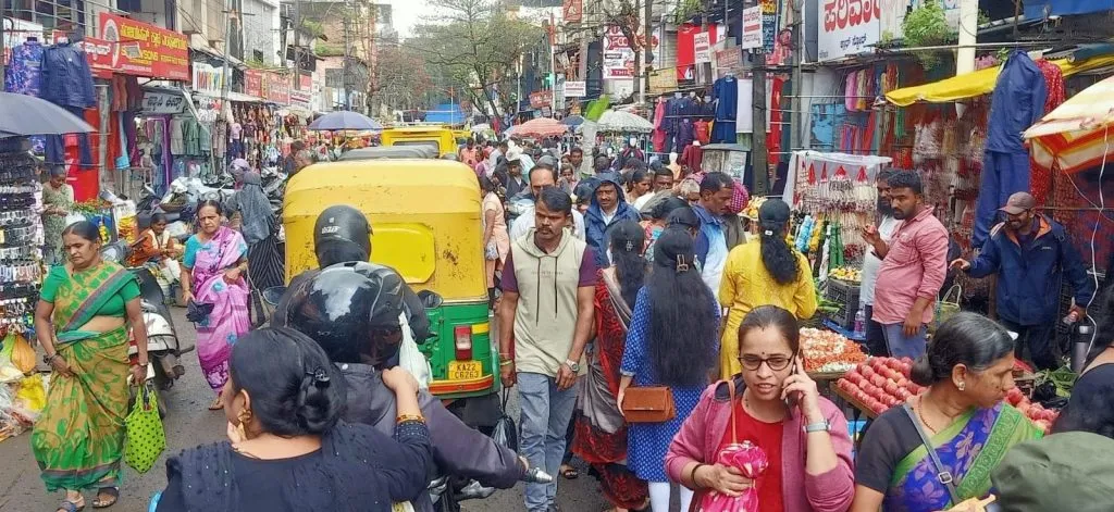 Crowded market for Shravan Friday