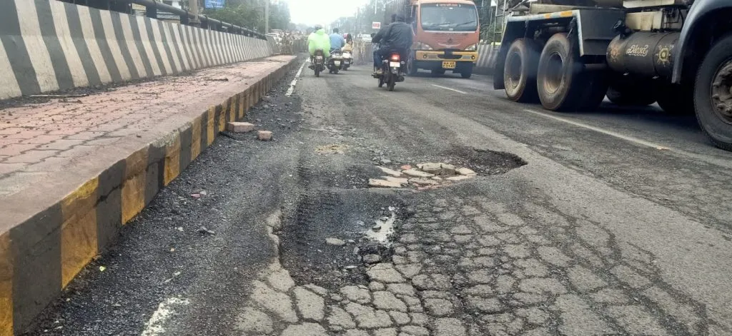 The road surface on the third railway gate flyover