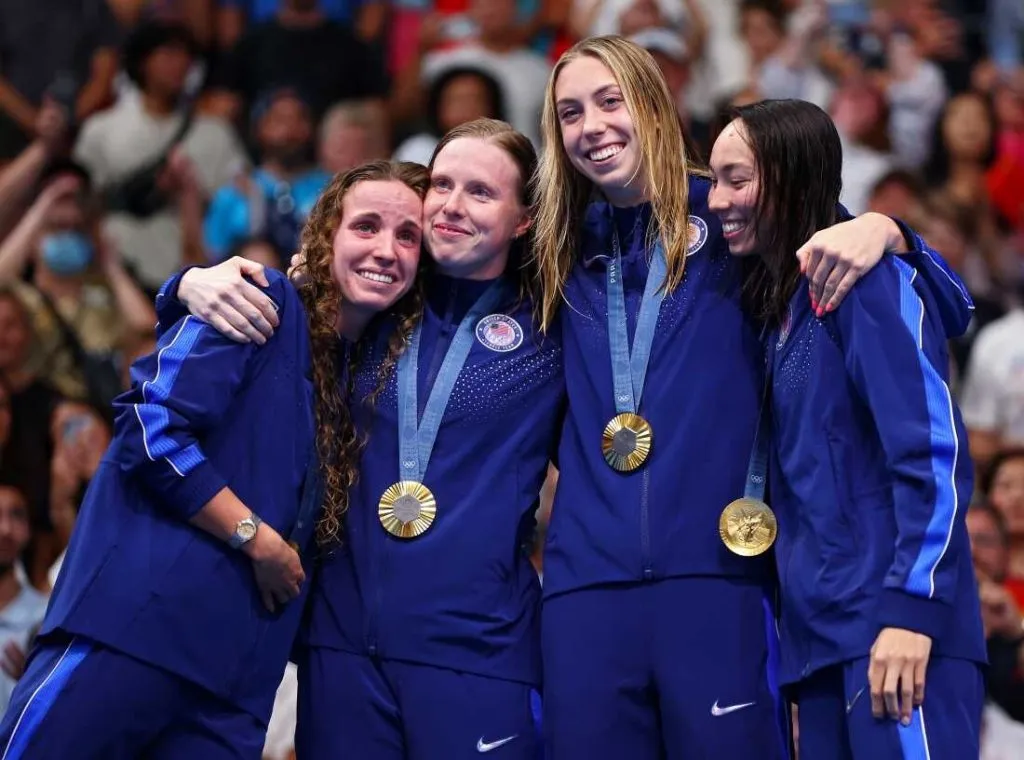 China tops USA in 4×100m medley relay