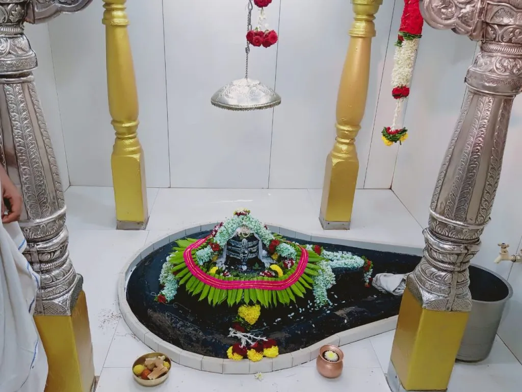 On the occasion of the first Shravan Monday, the Shiva Mandirs were in full swing