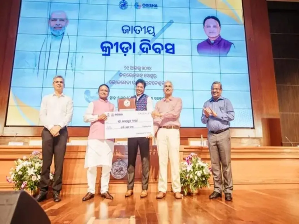 Lifetime Achievement Award to Lazarus Barla