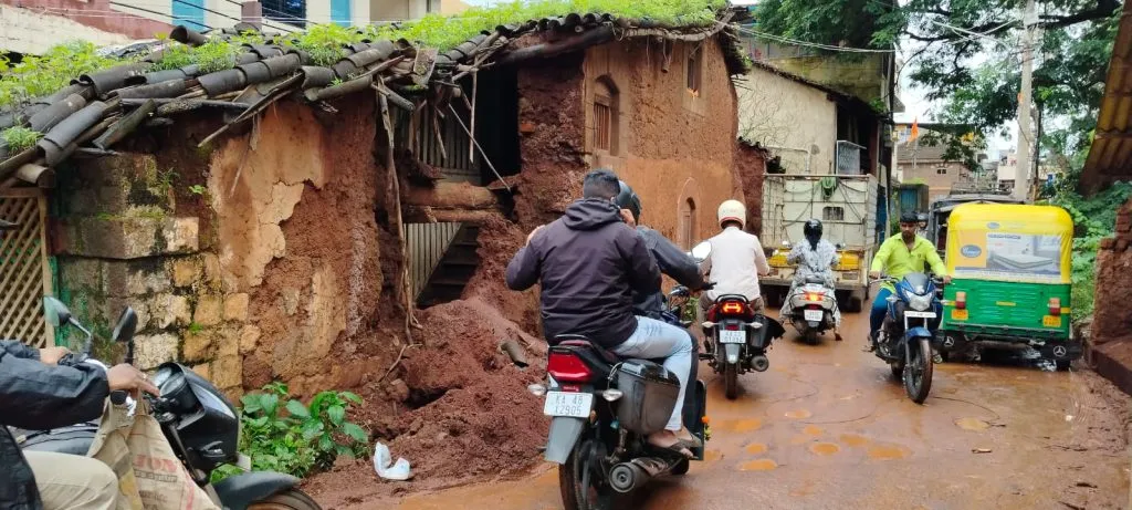 Danger due to wall in Ganachari Gali