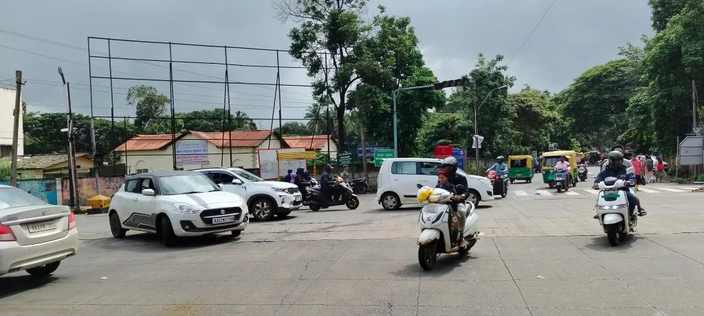 यंदे खूटजवळील सिग्नल 15 दिवसांपासून बंद Signal near Yande Khoot off since 15 days