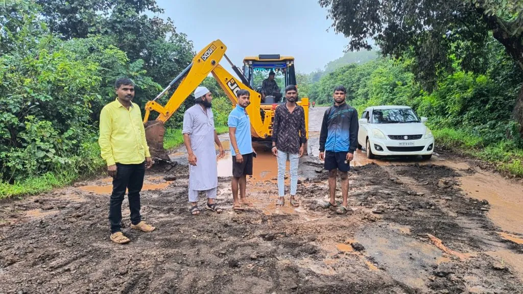 The potholes in the border area were covered by subscription