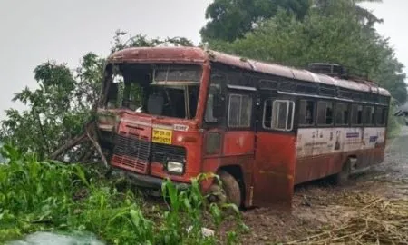 स्टेरींग राॅड तुटल्याने कराड- चोरजवाडी बसला अपघात; ५ विद्यार्थी जखमी