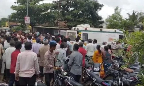 Kolhapur Shirol accident Akiwat- Bastwad tractor overturned the flood