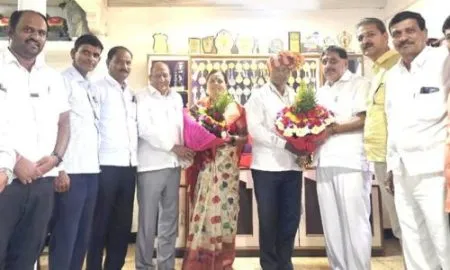 ‘गोकुळ’ कडून स्वप्निल कुसाळेला एक लाखाचे बक्षीस! कुसाळे कुटुंबियांना संचालकांनी भेटून केले अभिनंदन Swapnil Kusale Gokul