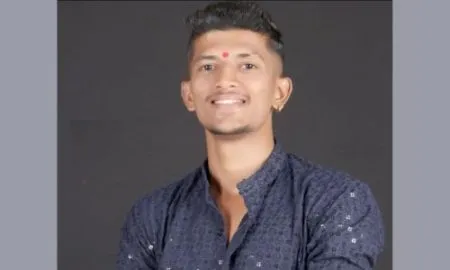 एकमेकांकडे बघण्यावरून युवकाचा निर्घृण खून! मंदिराच्या दारातच कोयते डोक्यात घातले Sangli Murder Brutal murder