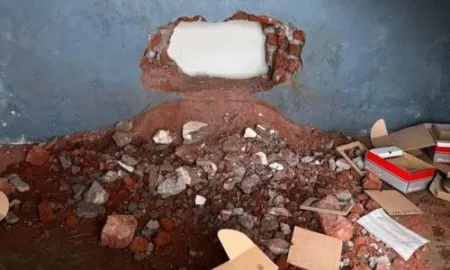 वसाहतीतील दुकानाची भिंत फोडून ६० लाखांचा मुद्देमाल लंपास! kolhapur crime