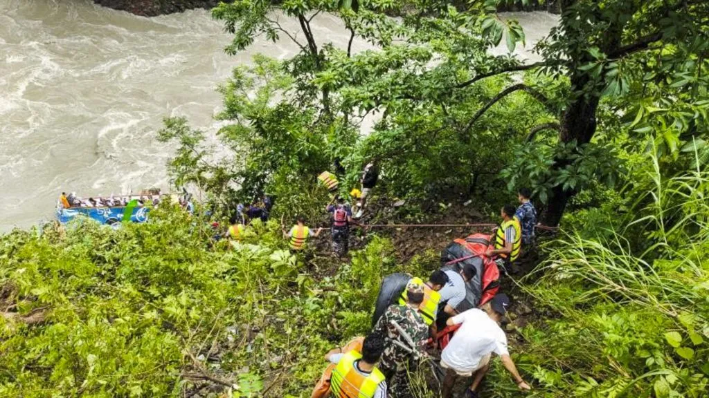 नेपाळ बस दुर्घटना पिडितांना साहाय्य Help for Nepal Bus Accident Victims