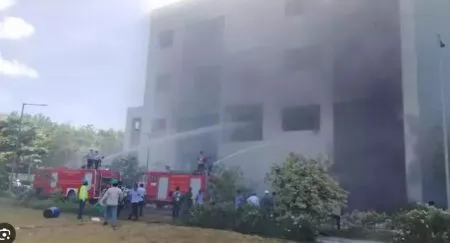 रिअॅक्टरच्या आगीत 18 जखमी 18 injured in reactor fire