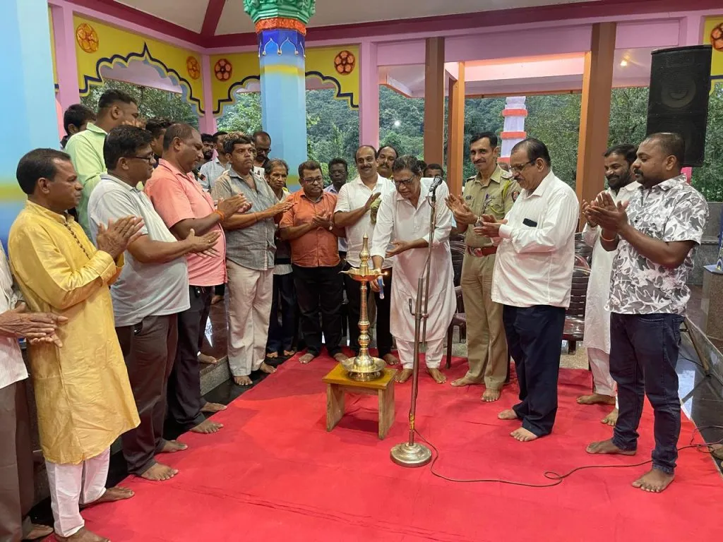 ईश्वर भक्तीचा सर्वात सोपा मार्ग म्हणजे भजन !