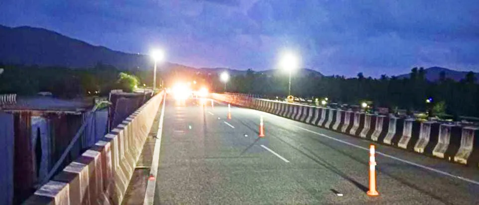 Satisfied with the arrangement of street lights on the new bridge over the Kali river