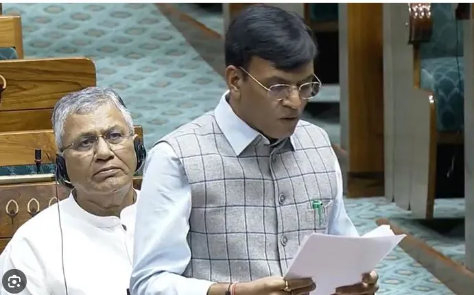 अवघे शंभर ग्रॅम वजन पडले ‘भारी’ Only 100 grams weight fell 'heavy'