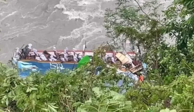 बस अपघातात नेपाळमध्ये 27 प्रवासी ठार 27 passengers killed in bus accident in Nepal