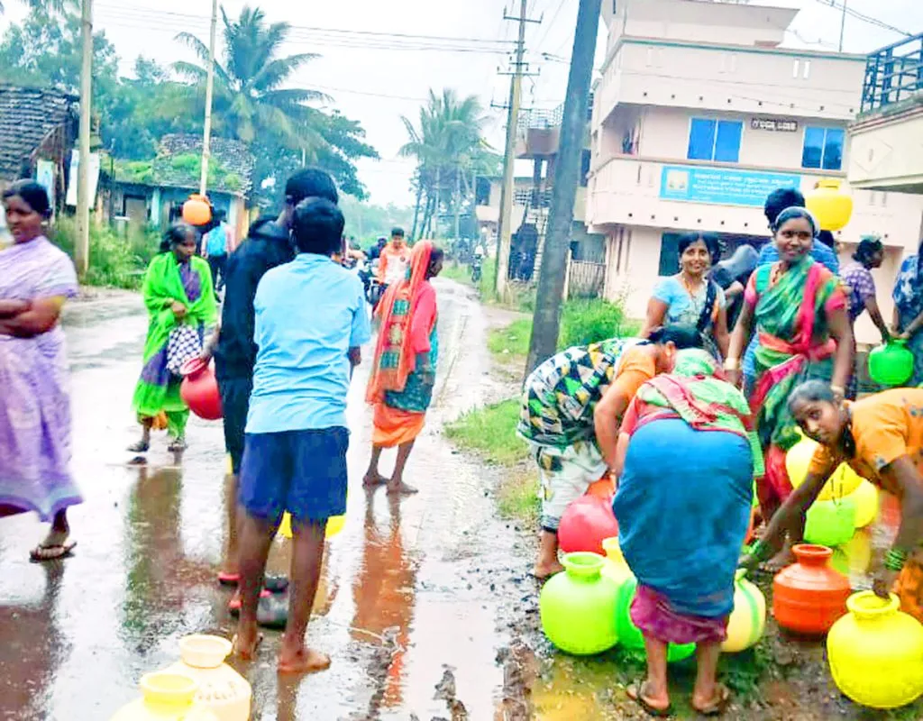 Water shortage in Agsage Ambedkar Galli during rainy season