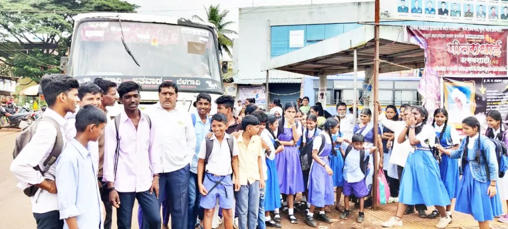 Bus Roko Andolan in Uchgaon for smooth bus service