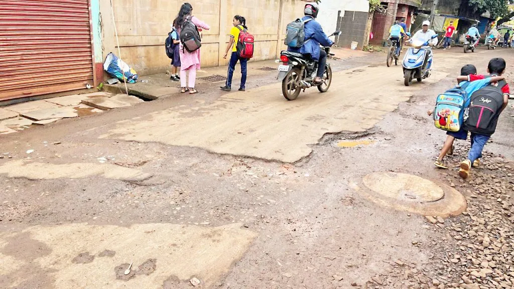 Uneven Raghunath Peth Road Sieve