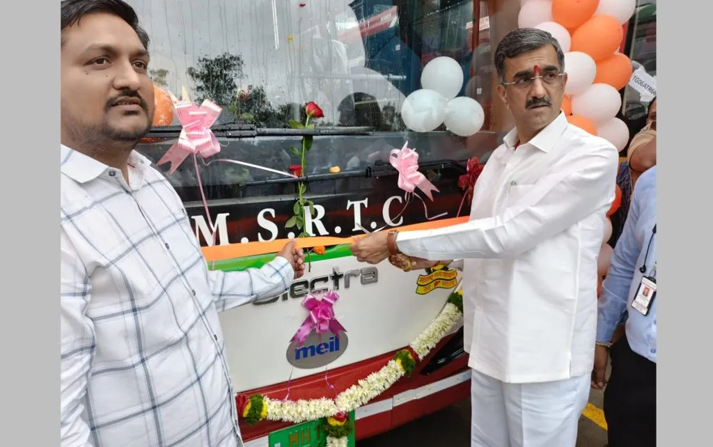 Inauguration of e-buses in Satara Agar