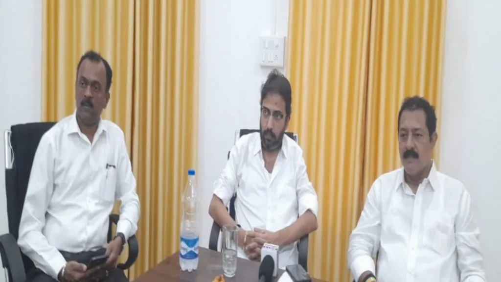 अमोल मिटकरींनी राज ठाकरेंवर टीका केल्यास त्यांना धडा शिकवू