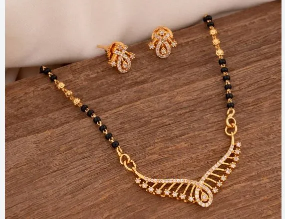 शास्री नगरच्या महिलेचे खानापूर बसमध्ये दागिने चोरीस Jewelery stolen from Shasri Nagar woman in Khanapur bus