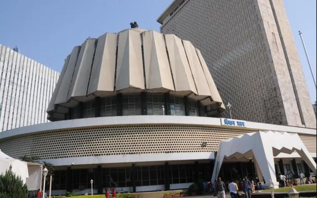 The convention bell rang.